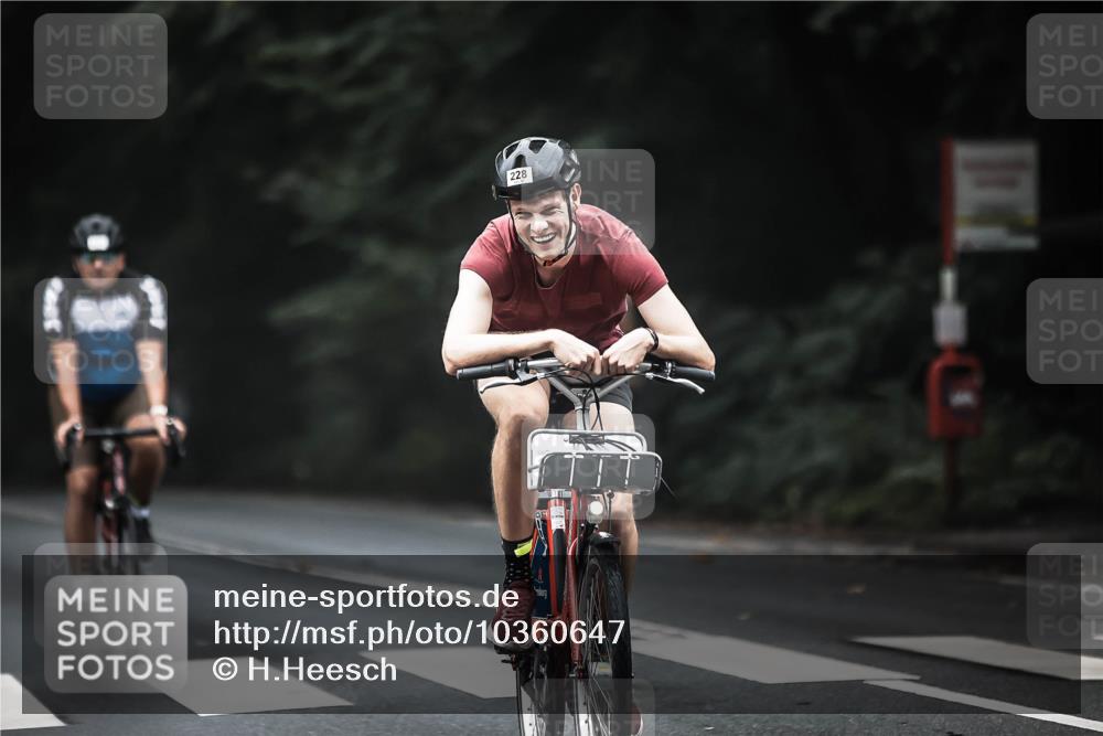 13.09.2026 - Stadtparktriathlon H.Heesch http://msf.ph/oto/10360647 13.09.2026 10:01:08 Radfahren 224, 228, 232, 236, 241, 244, 271 meine-sportfotos.de