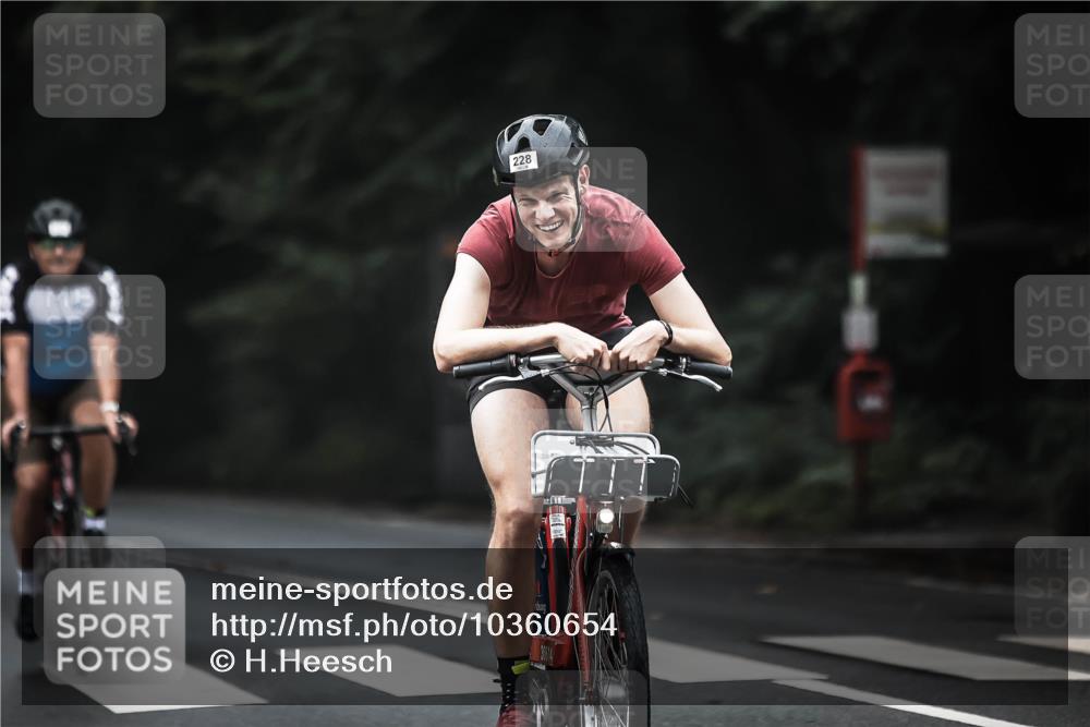 13.09.2026 - Stadtparktriathlon H.Heesch http://msf.ph/oto/10360654 13.09.2026 10:01:08 Radfahren 224, 228, 232, 236, 241, 244, 271 meine-sportfotos.de