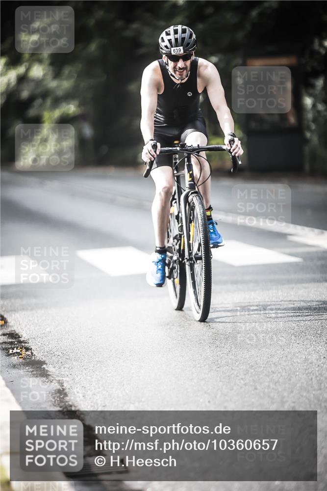 13.09.2026 - Stadtparktriathlon H.Heesch http://msf.ph/oto/10360657 13.09.2026 11:16:09 Radfahren 586, 601, 639, 649 meine-sportfotos.de