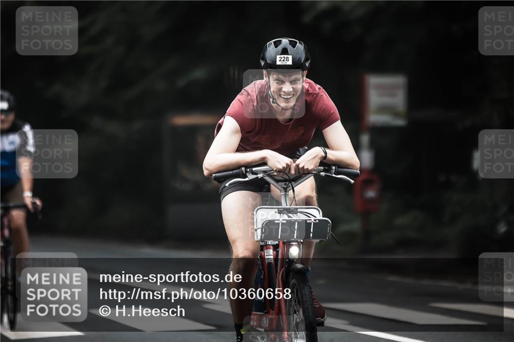 13.09.2026 - Stadtparktriathlon H.Heesch http://msf.ph/oto/10360658 13.09.2026 10:01:08 Radfahren 224, 228, 232, 236, 241, 244, 271 meine-sportfotos.de