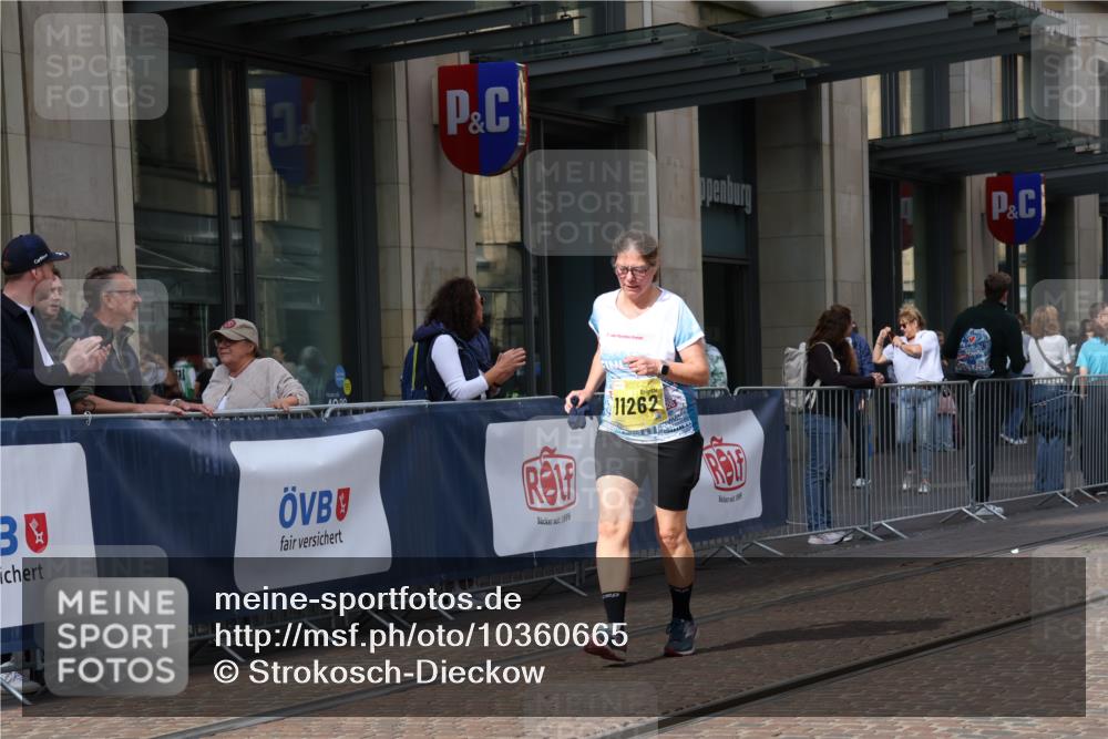 13.09.2026 - 21. swb-Marathon Bremen Strokosch-Dieckow http://msf.ph/oto/10360665 13.09.2026 11:21:07 Ziel 11262, 11780, 11821, 10407, 12542 meine-sportfotos.de