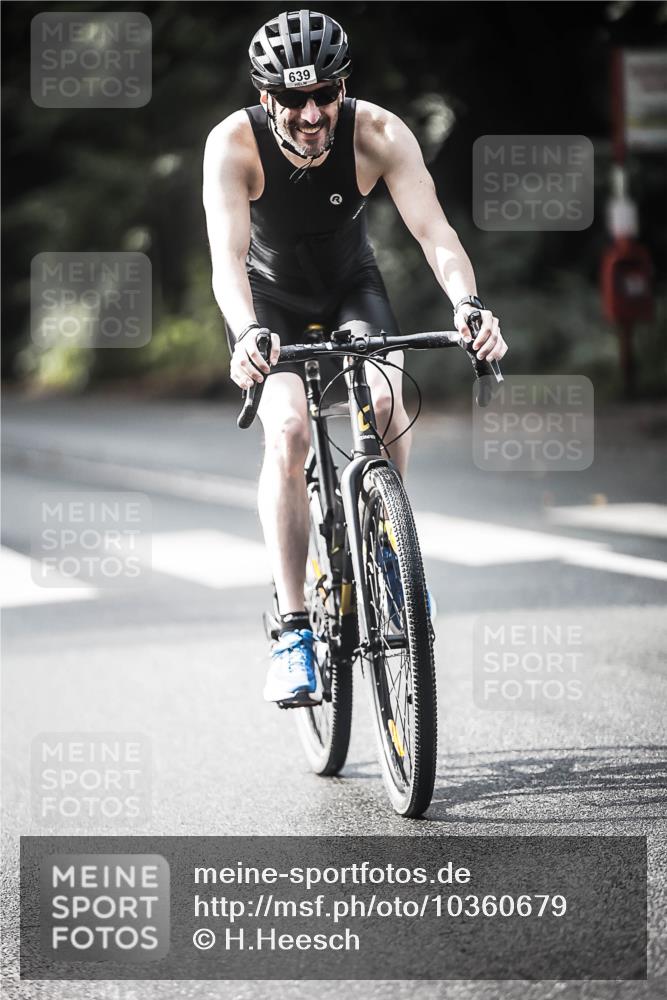 13.09.2026 - Stadtparktriathlon H.Heesch http://msf.ph/oto/10360679 13.09.2026 11:16:10 Radfahren 583, 586, 601, 639, 649 meine-sportfotos.de