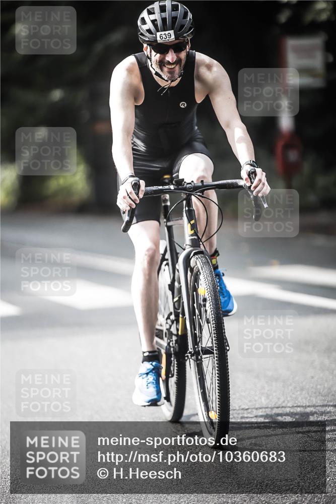 13.09.2026 - Stadtparktriathlon H.Heesch http://msf.ph/oto/10360683 13.09.2026 11:16:10 Radfahren 583, 586, 601, 639, 649 meine-sportfotos.de