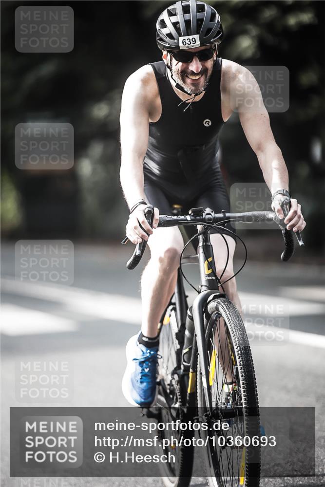 13.09.2026 - Stadtparktriathlon H.Heesch http://msf.ph/oto/10360693 13.09.2026 11:16:10 Radfahren 583, 586, 601, 639, 649 meine-sportfotos.de
