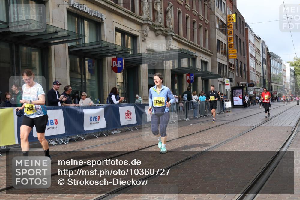 13.09.2026 - 21. swb-Marathon Bremen Strokosch-Dieckow http://msf.ph/oto/10360727 13.09.2026 11:21:09 Ziel 11262, 11780, 11821, 10407, 12542 meine-sportfotos.de