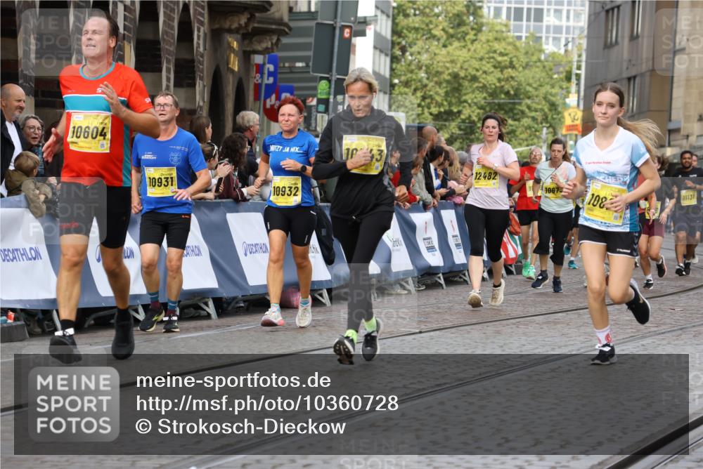 13.09.2026 - 21. swb-Marathon Bremen Strokosch-Dieckow http://msf.ph/oto/10360728 13.09.2026 10:58:11 Ziel 10078, 10460, 10559, 10565, 10707, 10728, 11136, 11153, 11332, 11532, 11568, 11824, 11856, 11863, 12228, 12231, 12264, 12427, 12551, 12555, 10249, 10530, 10750, 10798, 11004, 11120, 11131, 11152, 11202, 11388, 11403, 11420, 11455, 11686, 11750, 11906, 11952, 11953, 12017, 12092, 12386, 12387, 12518 meine-sportfotos.de