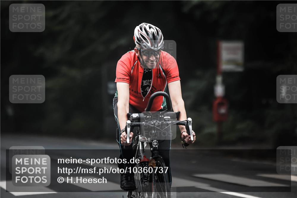 13.09.2026 - Stadtparktriathlon H.Heesch http://msf.ph/oto/10360737 13.09.2026 10:01:15 Radfahren 236, 244, 271 meine-sportfotos.de