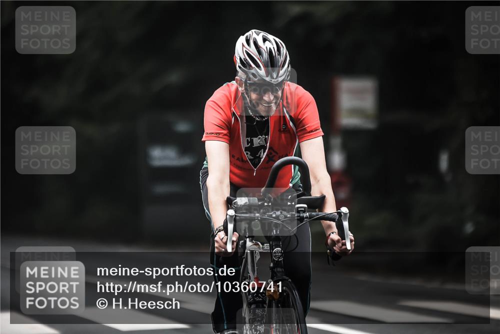 13.09.2026 - Stadtparktriathlon H.Heesch http://msf.ph/oto/10360741 13.09.2026 10:01:15 Radfahren 236, 244, 271 meine-sportfotos.de