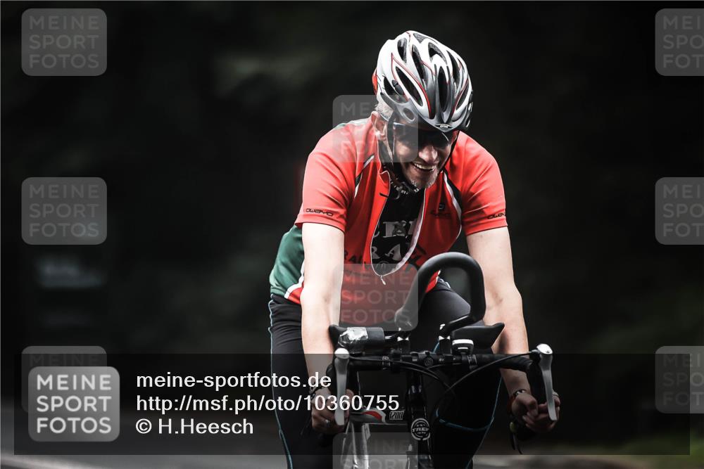13.09.2026 - Stadtparktriathlon H.Heesch http://msf.ph/oto/10360755 13.09.2026 10:01:15 Radfahren 236, 244, 271 meine-sportfotos.de