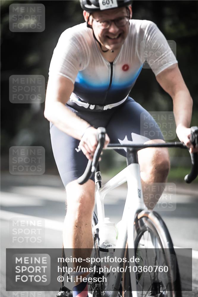 13.09.2026 - Stadtparktriathlon H.Heesch http://msf.ph/oto/10360760 13.09.2026 11:16:14 Radfahren 583, 586, 601, 639 meine-sportfotos.de