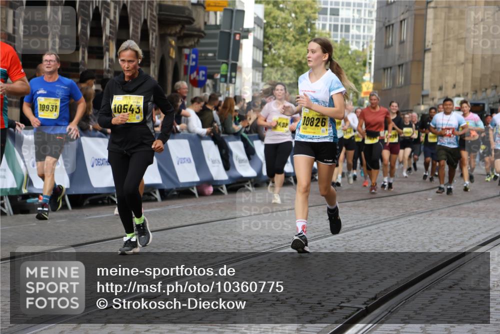 13.09.2026 - 21. swb-Marathon Bremen Strokosch-Dieckow http://msf.ph/oto/10360775 13.09.2026 10:58:12 Ziel 10078, 10460, 10559, 10565, 10707, 10728, 11136, 11153, 11332, 11532, 11568, 11824, 11856, 11863, 12228, 12231, 12264, 12427, 12551, 12555, 10249, 10530, 10750, 10798, 11004, 11120, 11131, 11152, 11202, 11388, 11403, 11420, 11455, 11686, 11750, 11906, 11952, 11953, 12017, 12092, 12386, 12387, 12518 meine-sportfotos.de