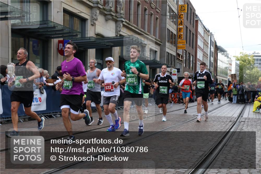 13.09.2026 - 21. swb-Marathon Bremen Strokosch-Dieckow http://msf.ph/oto/10360786 13.09.2026 13:35:55 Ziel 563, 1072, 1867, 2339, 2692, 2931, 2949, 3026, 3224, 3291, 3410, 3489, 3591, 4049, 4643, 4989, 5259, 5800, 6642, 6778, 6982, 7043, 7256, 7379, 7865, 8227, 8275, 8488, 8511, 8731, 8941, 9026, 9076, 9226, 9427, 9497, 9564, 13038, 13179, 13238, 156, 318, 532, 607, 2565, 3026, 3056, 3087, 3226, 3454, 3485, 3704, 3780, 3857, 4016, 4048, 5026, 5071, 5157, 5276, 5308, 5381, 5467, 5468, 5584, 5586, 5816, 6159, 6465, 6466, 6644, 6874, 7036 meine-sportfotos.de