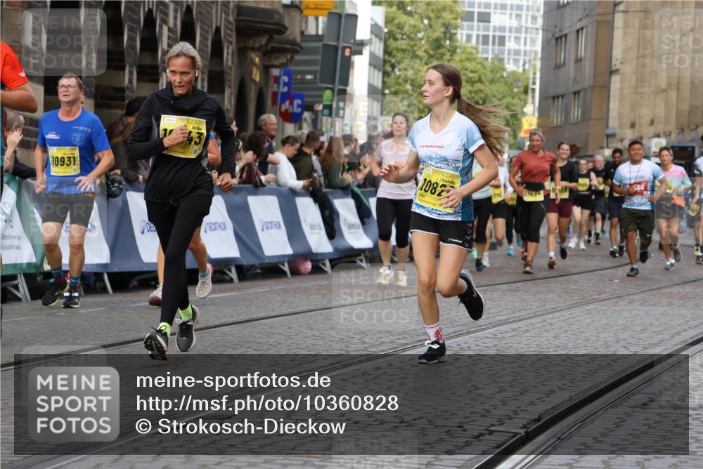 13.09.2026 - 21. swb-Marathon Bremen Strokosch-Dieckow http://msf.ph/oto/10360828 13.09.2026 10:58:12 Ziel 10078, 10460, 10559, 10565, 10707, 10728, 11136, 11153, 11332, 11532, 11568, 11824, 11856, 11863, 12228, 12231, 12264, 12427, 12551, 12555, 10249, 10530, 10750, 10798, 11004, 11120, 11131, 11152, 11202, 11388, 11403, 11420, 11455, 11686, 11750, 11906, 11952, 11953, 12017, 12092, 12386, 12387, 12518 meine-sportfotos.de