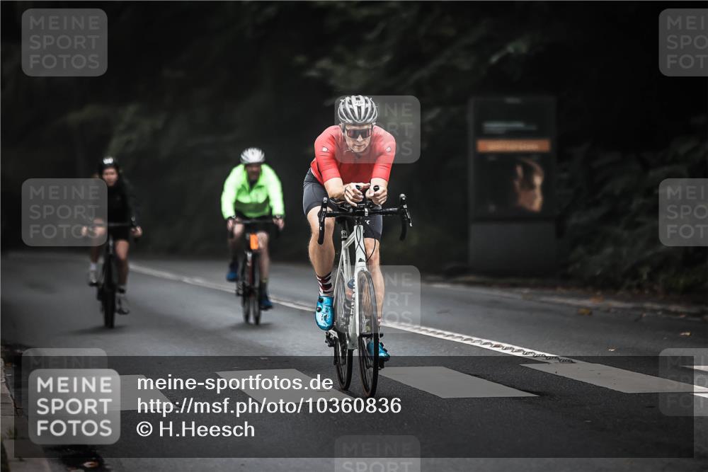 13.09.2026 - Stadtparktriathlon H.Heesch http://msf.ph/oto/10360836 13.09.2026 10:01:32 Radfahren 216, 233, 296 meine-sportfotos.de