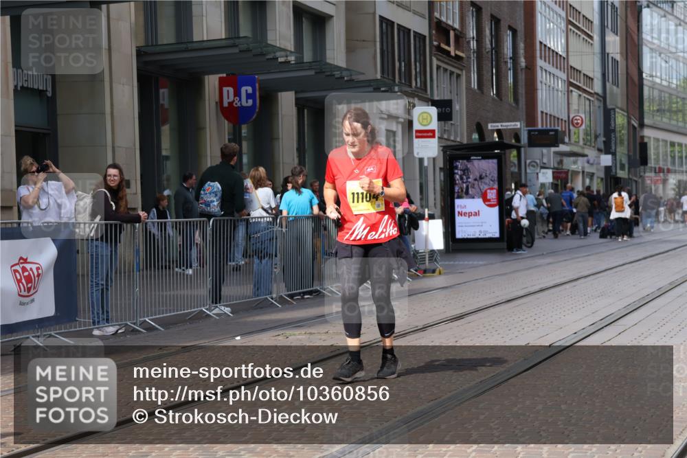 13.09.2026 - 21. swb-Marathon Bremen Strokosch-Dieckow http://msf.ph/oto/10360856 13.09.2026 11:21:15 Ziel 11104, 11262, 11780, 11821, 10407, 12542 meine-sportfotos.de