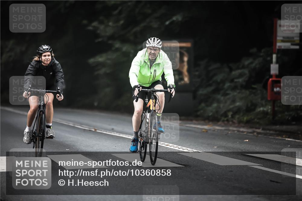 13.09.2026 - Stadtparktriathlon H.Heesch http://msf.ph/oto/10360858 13.09.2026 10:01:34 Radfahren 216, 233, 296 meine-sportfotos.de
