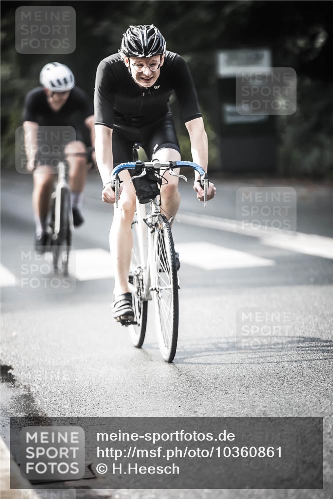 13.09.2026 - Stadtparktriathlon H.Heesch http://msf.ph/oto/10360861 13.09.2026 11:16:24 Radfahren 579, 606, 708, 790 meine-sportfotos.de