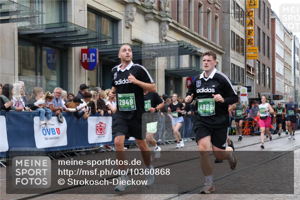 13.09.2026 - 21. swb-Marathon Bremen Strokosch-Dieckow http://msf.ph/oto/10360868 13.09.2026 13:35:57 Ziel 372, 563, 900, 1072, 1867, 2339, 2692, 2700, 2931, 2949, 3224, 3291, 3410, 3489, 3591, 4049, 4643, 4989, 5259, 5800, 6642, 6778, 6982, 7256, 7379, 7865, 8227, 8275, 8488, 8511, 8525, 8731, 8941, 9026, 9076, 9226, 9427, 9497, 9564, 13038, 13238, 318, 532, 607, 2565, 3026, 3056, 3087, 3226, 3454, 3485, 3704, 3780, 3857, 4016, 4048, 5026, 5071, 5157, 5276, 5308, 5381, 5467, 5468, 5584, 5586, 5816, 6159, 6465, 6466, 6644, 6874, 7036 meine-sportfotos.de