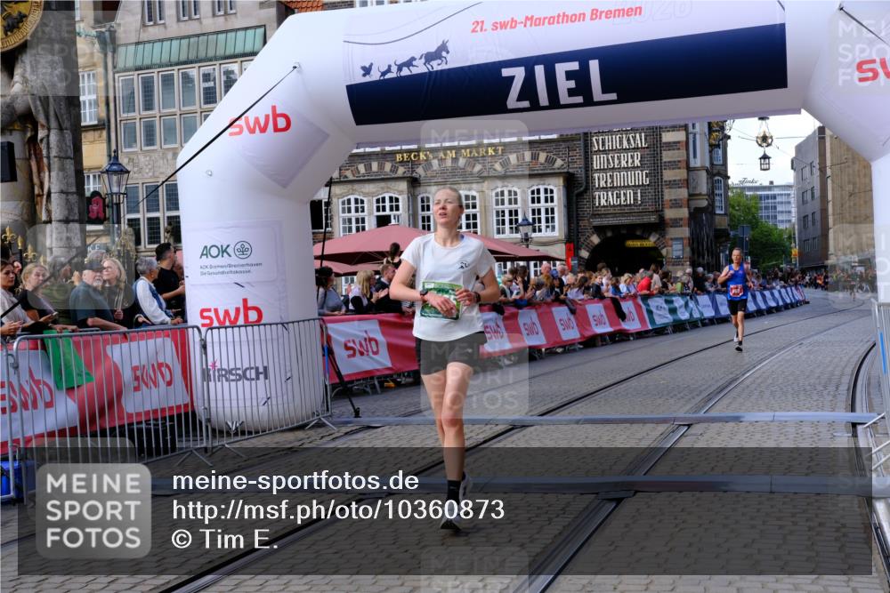 13.09.2026 - 21. swb-Marathon Bremen Tim E. http://msf.ph/oto/10360873 13.09.2026 12:57:57 Ziel 919, 4795 meine-sportfotos.de