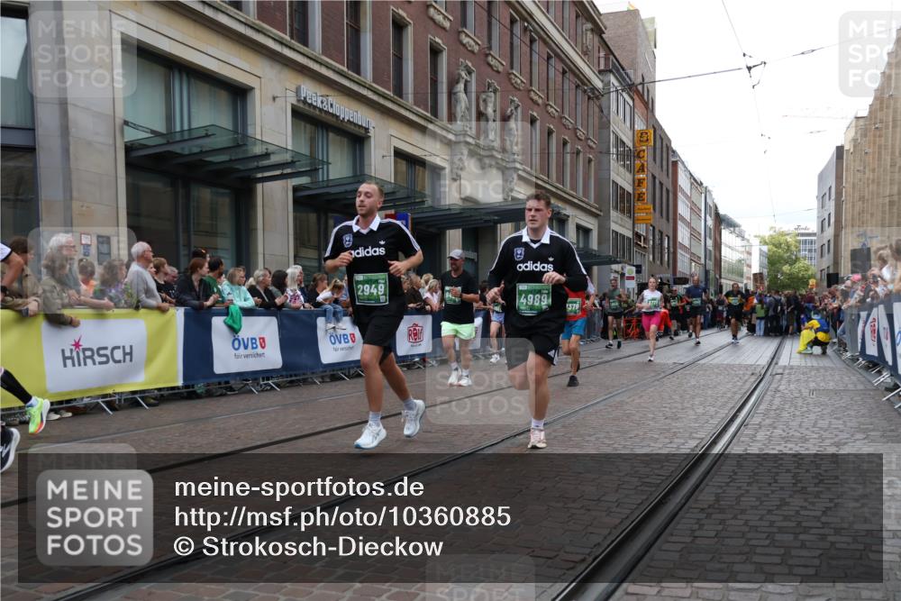 13.09.2026 - 21. swb-Marathon Bremen Strokosch-Dieckow http://msf.ph/oto/10360885 13.09.2026 13:35:57 Ziel 372, 563, 900, 1072, 1867, 2339, 2692, 2700, 2931, 2949, 3224, 3291, 3410, 3489, 3591, 4049, 4643, 4989, 5259, 5800, 6642, 6778, 6982, 7256, 7379, 7865, 8227, 8275, 8488, 8511, 8525, 8731, 8941, 9026, 9076, 9226, 9427, 9497, 9564, 13038, 13238, 318, 532, 607, 2565, 3026, 3056, 3087, 3226, 3454, 3485, 3704, 3780, 3857, 4016, 4048, 5026, 5071, 5157, 5276, 5308, 5381, 5467, 5468, 5584, 5586, 5816, 6159, 6465, 6466, 6644, 6874, 7036 meine-sportfotos.de