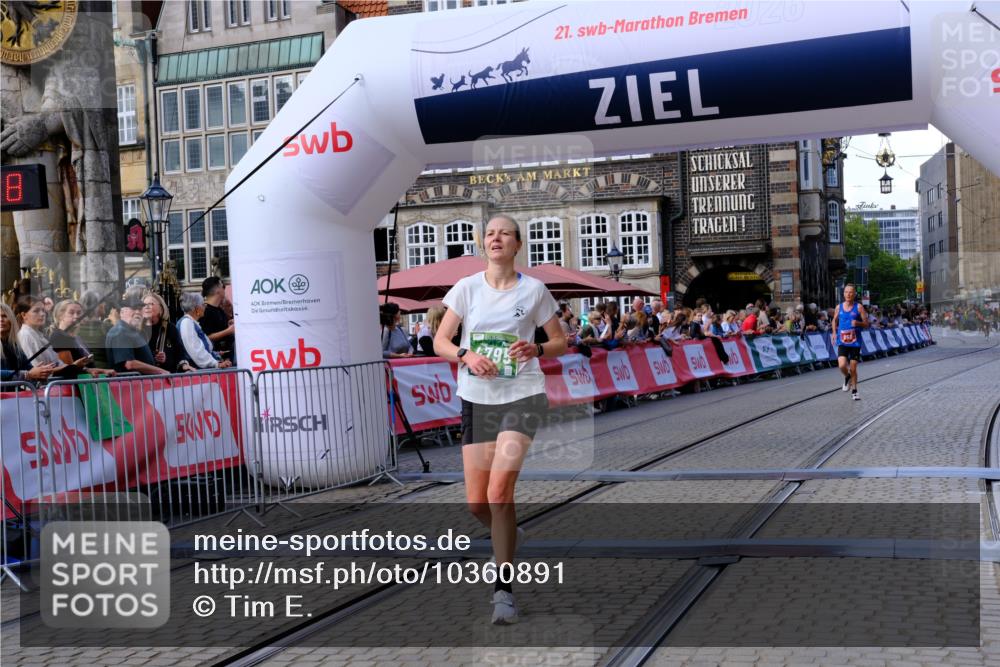 13.09.2026 - 21. swb-Marathon Bremen Tim E. http://msf.ph/oto/10360891 13.09.2026 12:57:57 Ziel 919, 4795 meine-sportfotos.de