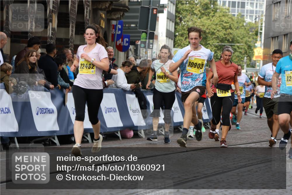 13.09.2026 - 21. swb-Marathon Bremen Strokosch-Dieckow http://msf.ph/oto/10360921 13.09.2026 10:58:15 Ziel 10078, 10543, 10559, 10565, 10604, 10707, 10728, 10826, 11136, 11153, 11332, 11532, 11568, 11824, 11856, 11863, 12228, 12231, 12427, 12551, 12555, 10530, 11004, 11131, 11152, 11202, 11384, 11403, 11455, 11686, 11750, 11906, 11953, 12092, 12180, 12518 meine-sportfotos.de