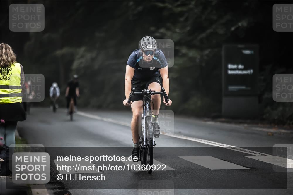 13.09.2026 - Stadtparktriathlon H.Heesch http://msf.ph/oto/10360922 13.09.2026 10:01:44 Radfahren 226, 324, 338 meine-sportfotos.de