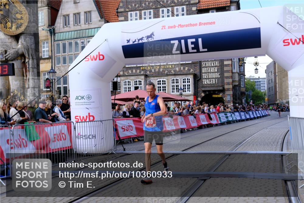 13.09.2026 - 21. swb-Marathon Bremen Tim E. http://msf.ph/oto/10360933 13.09.2026 12:58:01 Ziel 919, 4795 meine-sportfotos.de