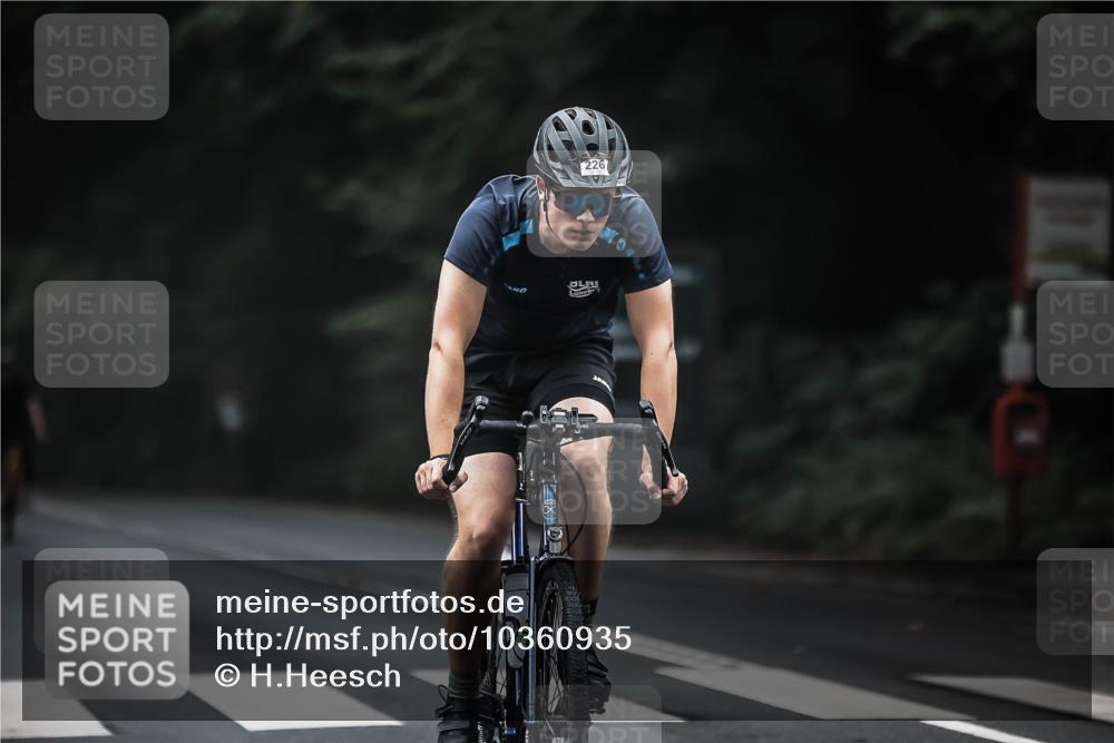 13.09.2026 - Stadtparktriathlon H.Heesch http://msf.ph/oto/10360935 13.09.2026 10:01:45 Radfahren 226, 324, 338 meine-sportfotos.de