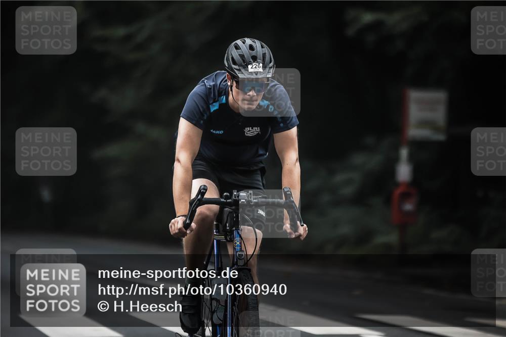 13.09.2026 - Stadtparktriathlon H.Heesch http://msf.ph/oto/10360940 13.09.2026 10:01:45 Radfahren 226, 324, 338 meine-sportfotos.de