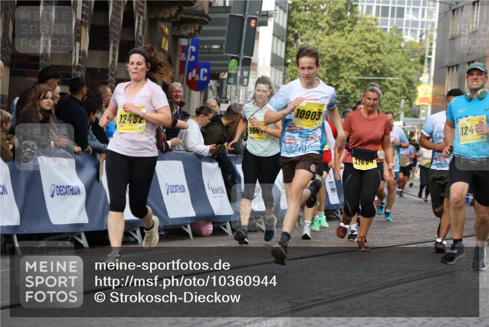 13.09.2026 - 21. swb-Marathon Bremen Strokosch-Dieckow http://msf.ph/oto/10360944 13.09.2026 10:58:15 Ziel 10078, 10543, 10559, 10565, 10604, 10707, 10728, 10826, 11136, 11153, 11332, 11532, 11568, 11824, 11856, 11863, 12228, 12231, 12427, 12551, 12555, 10530, 11004, 11131, 11152, 11202, 11384, 11403, 11455, 11686, 11750, 11906, 11953, 12092, 12180, 12518 meine-sportfotos.de
