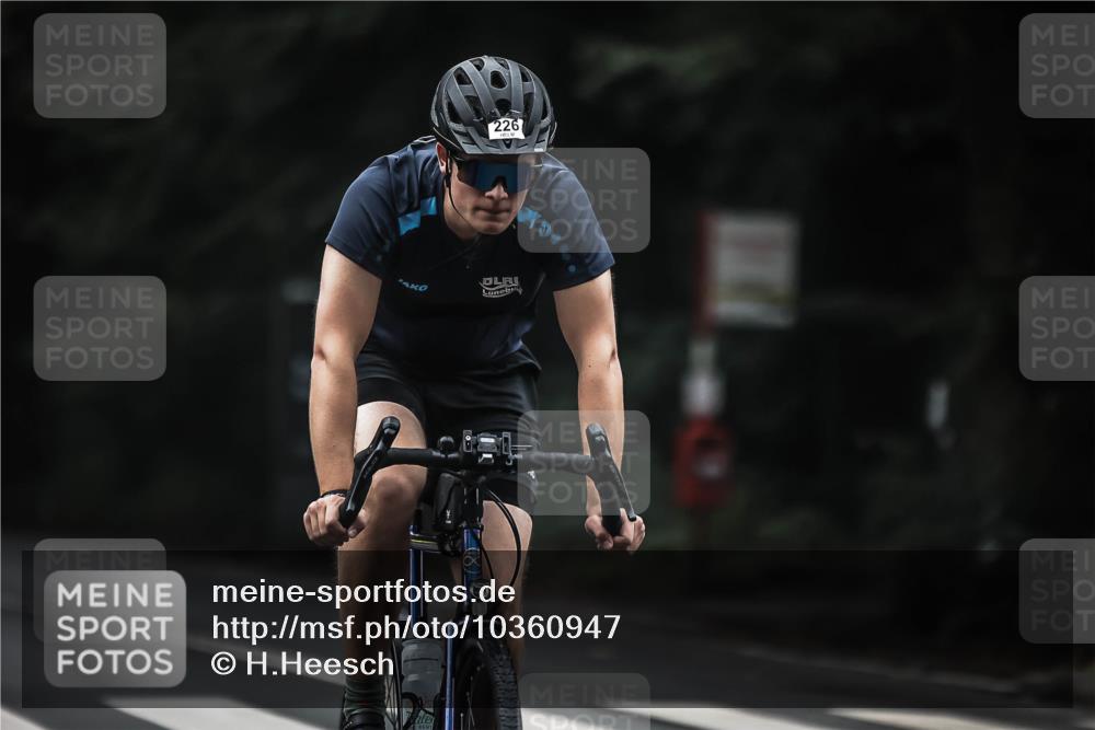 13.09.2026 - Stadtparktriathlon H.Heesch http://msf.ph/oto/10360947 13.09.2026 10:01:46 Radfahren 226, 324, 338 meine-sportfotos.de