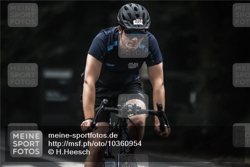 13.09.2026 - Stadtparktriathlon H.Heesch http://msf.ph/oto/10360954 13.09.2026 10:01:46 Radfahren 226, 324, 338 meine-sportfotos.de