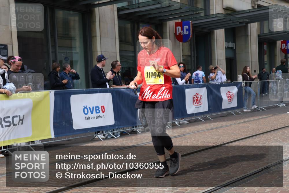 13.09.2026 - 21. swb-Marathon Bremen Strokosch-Dieckow http://msf.ph/oto/10360955 13.09.2026 11:21:18 Ziel 11104, 11262, 11821, 11780 meine-sportfotos.de