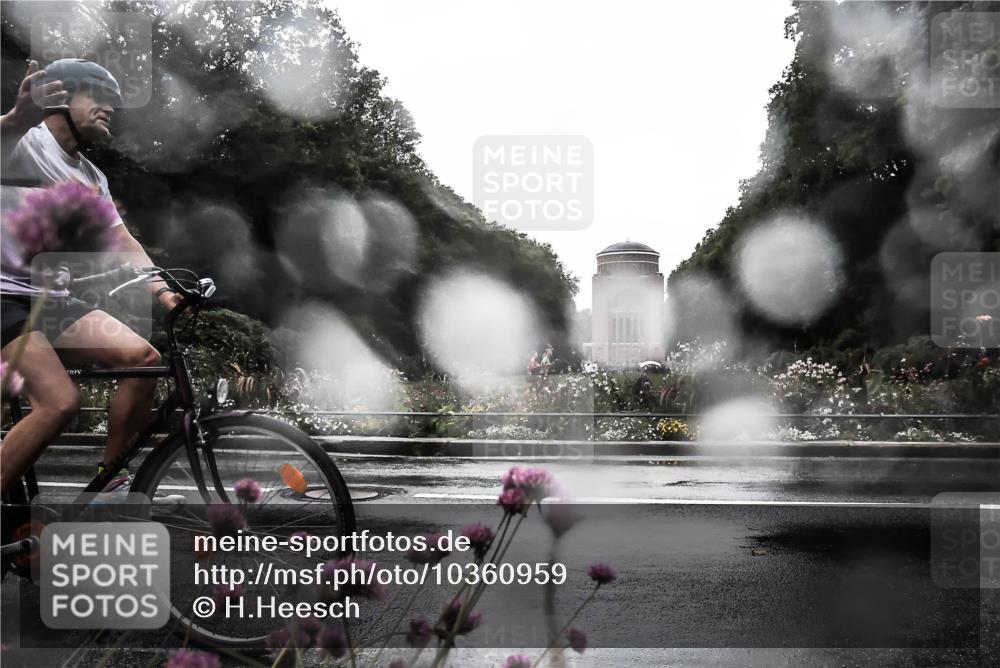 13.09.2026 - Stadtparktriathlon H.Heesch http://msf.ph/oto/10360959 13.09.2026 12:14:20 Radfahren 887, 899, 1017 meine-sportfotos.de