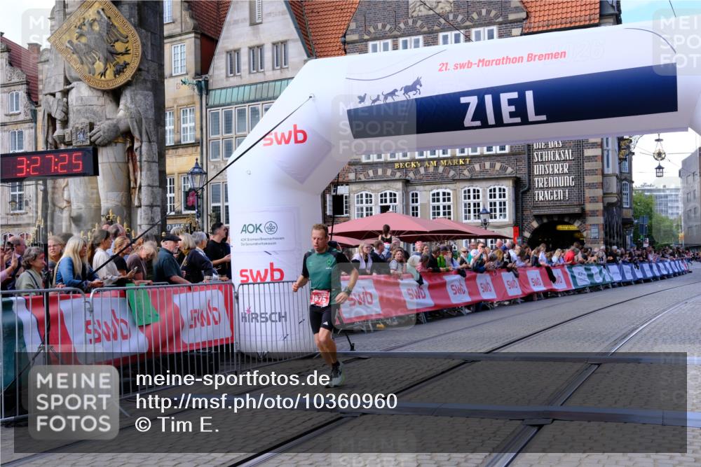 13.09.2026 - 21. swb-Marathon Bremen Tim E. http://msf.ph/oto/10360960 13.09.2026 12:58:13 Ziel 1323, 2099, 9065 meine-sportfotos.de