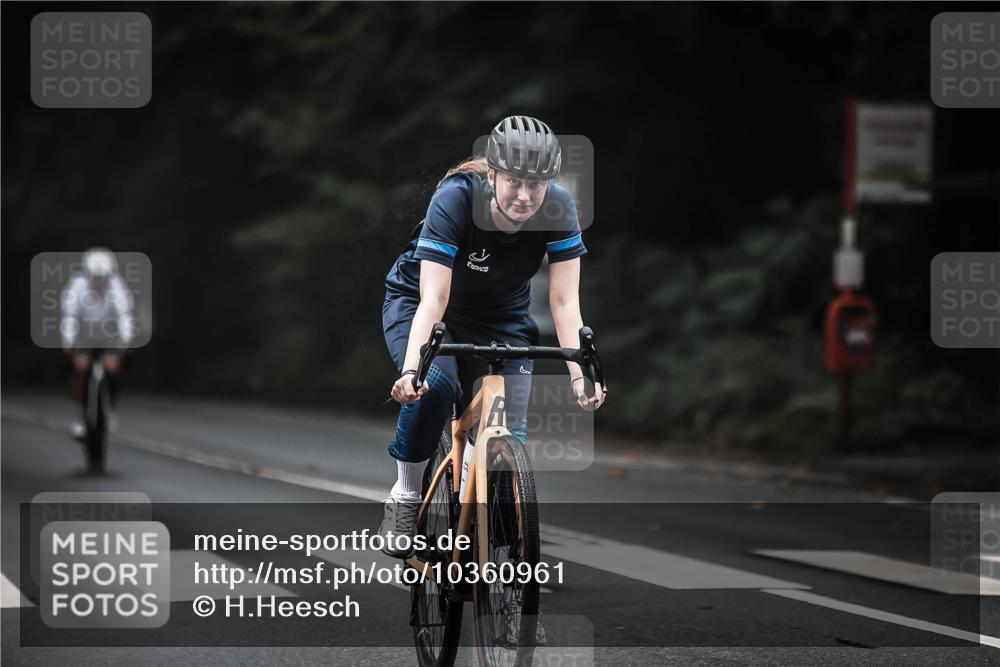 13.09.2026 - Stadtparktriathlon H.Heesch http://msf.ph/oto/10360961 13.09.2026 10:01:50 Radfahren 226, 251, 275, 308, 323, 324 meine-sportfotos.de