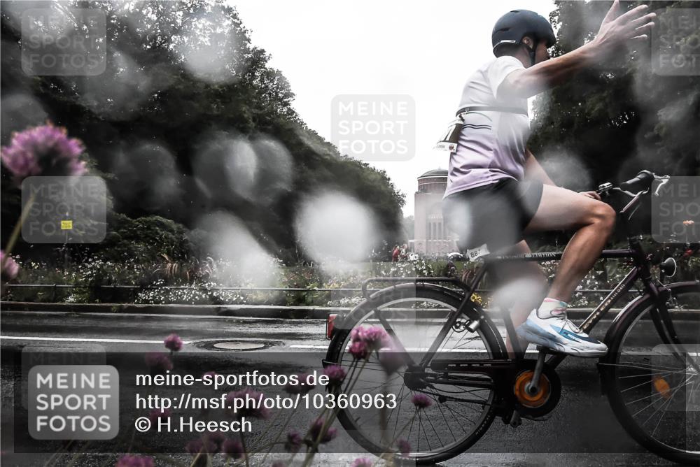 13.09.2026 - Stadtparktriathlon H.Heesch http://msf.ph/oto/10360963 13.09.2026 12:14:21 Radfahren 887, 899, 975, 1017 meine-sportfotos.de