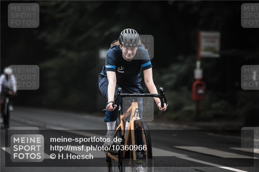 13.09.2026 - Stadtparktriathlon H.Heesch http://msf.ph/oto/10360966 13.09.2026 10:01:51 Radfahren 218, 226, 251, 275, 308, 323, 324 meine-sportfotos.de