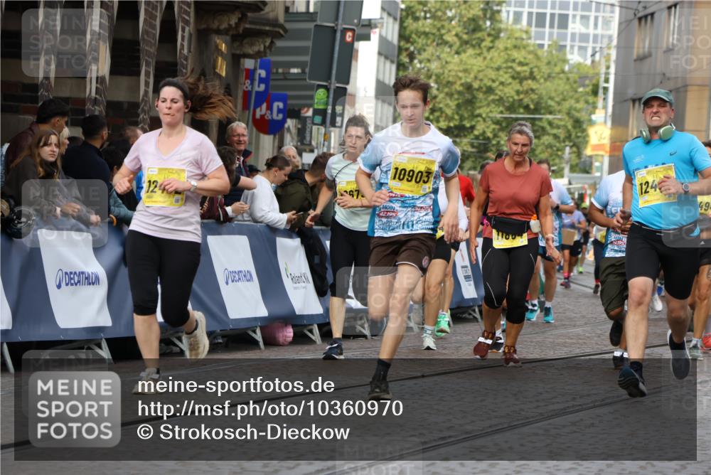 13.09.2026 - 21. swb-Marathon Bremen Strokosch-Dieckow http://msf.ph/oto/10360970 13.09.2026 10:58:15 Ziel 10078, 10543, 10559, 10565, 10604, 10707, 10728, 10826, 11136, 11153, 11332, 11532, 11568, 11824, 11856, 11863, 12228, 12231, 12427, 12551, 12555, 10530, 11004, 11131, 11152, 11202, 11384, 11403, 11455, 11686, 11750, 11906, 11953, 12092, 12180, 12518 meine-sportfotos.de