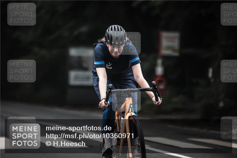 13.09.2026 - Stadtparktriathlon H.Heesch http://msf.ph/oto/10360971 13.09.2026 10:01:51 Radfahren 218, 226, 251, 275, 308, 323, 324 meine-sportfotos.de