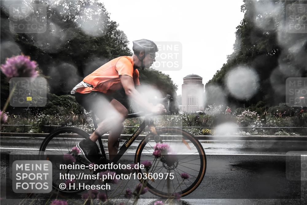 13.09.2026 - Stadtparktriathlon H.Heesch http://msf.ph/oto/10360975 13.09.2026 12:14:22 Radfahren 887, 899, 975, 1017 meine-sportfotos.de