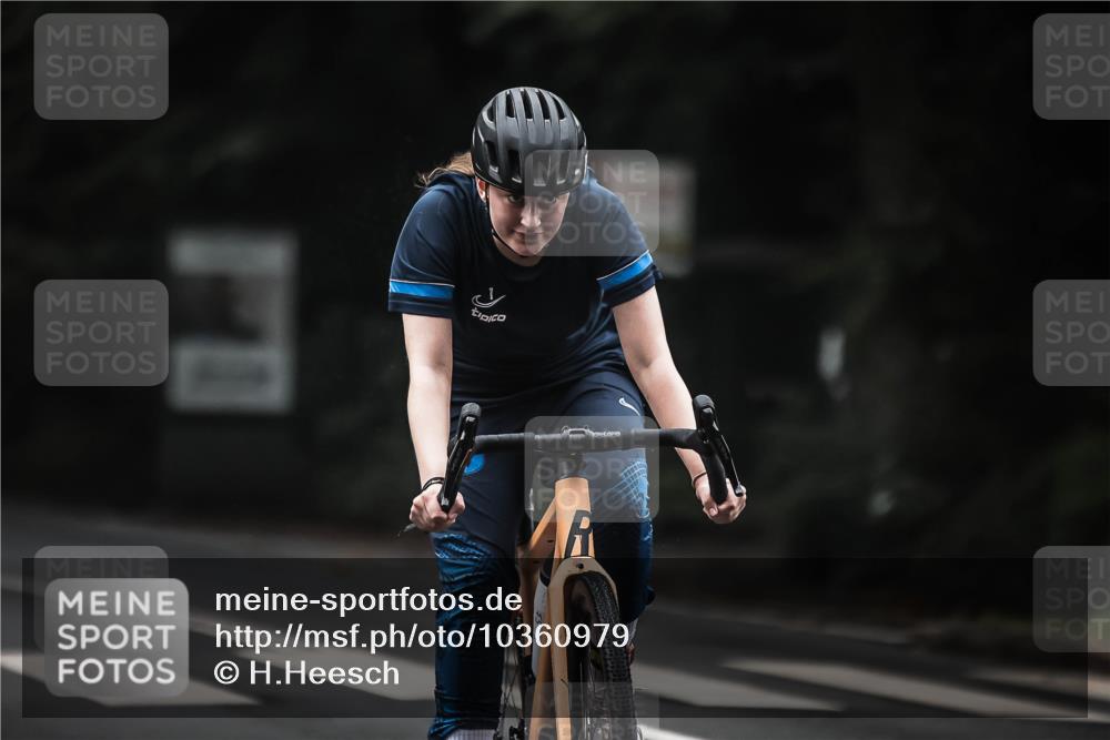 13.09.2026 - Stadtparktriathlon H.Heesch http://msf.ph/oto/10360979 13.09.2026 10:01:51 Radfahren 218, 226, 251, 275, 308, 323, 324 meine-sportfotos.de