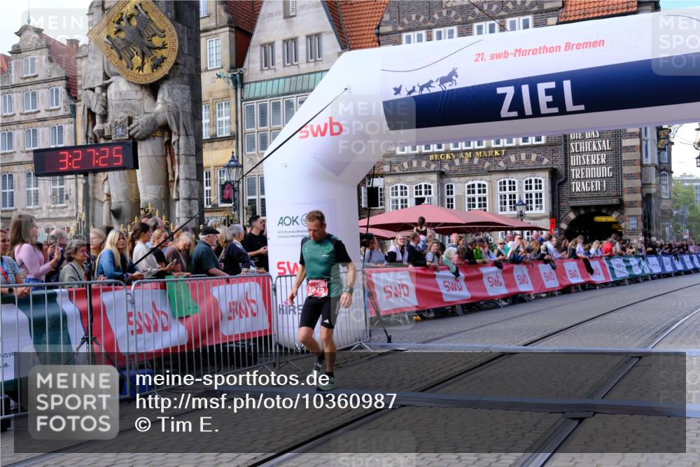 13.09.2026 - 21. swb-Marathon Bremen Tim E. http://msf.ph/oto/10360987 13.09.2026 12:58:14 Ziel 1323, 2099, 9065 meine-sportfotos.de