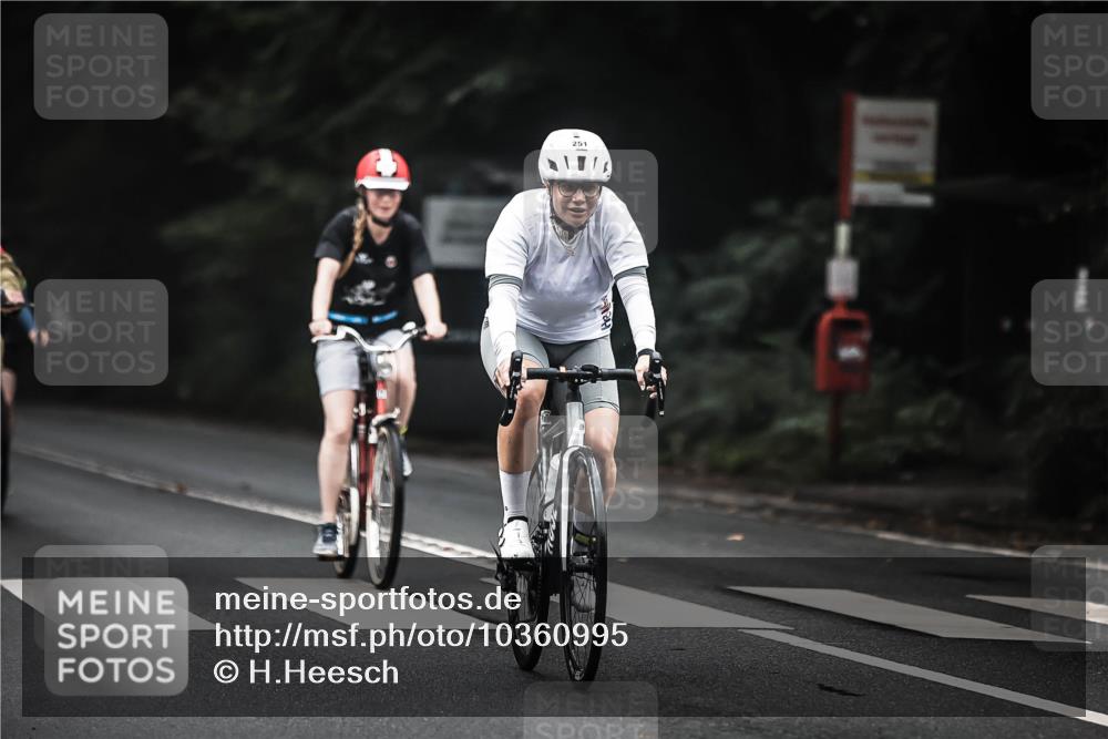 13.09.2026 - Stadtparktriathlon H.Heesch http://msf.ph/oto/10360995 13.09.2026 10:01:53 Radfahren 218, 243, 251, 275, 308, 317, 323, 324 meine-sportfotos.de