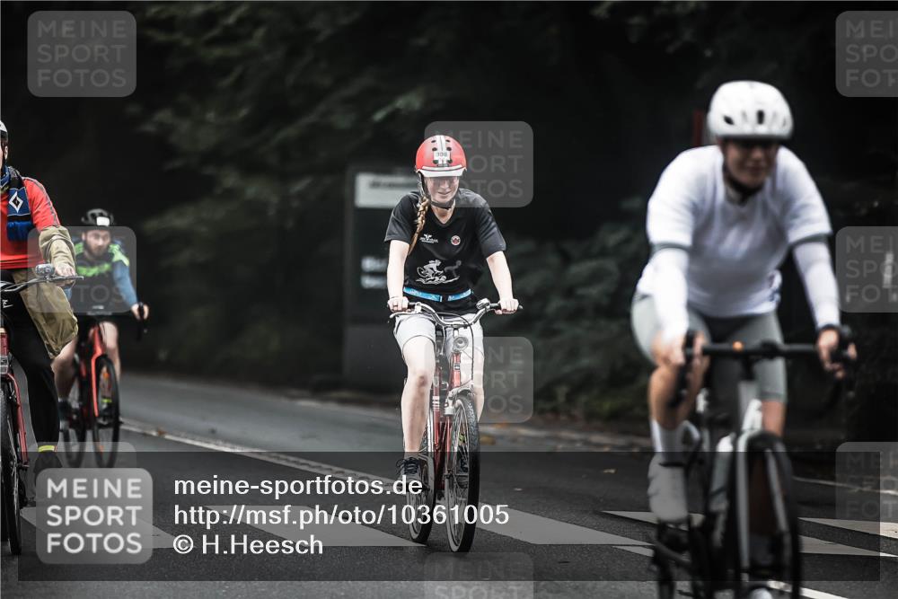 13.09.2026 - Stadtparktriathlon H.Heesch http://msf.ph/oto/10361005 13.09.2026 10:01:54 Radfahren 218, 243, 251, 275, 286, 308, 317, 323, 324 meine-sportfotos.de