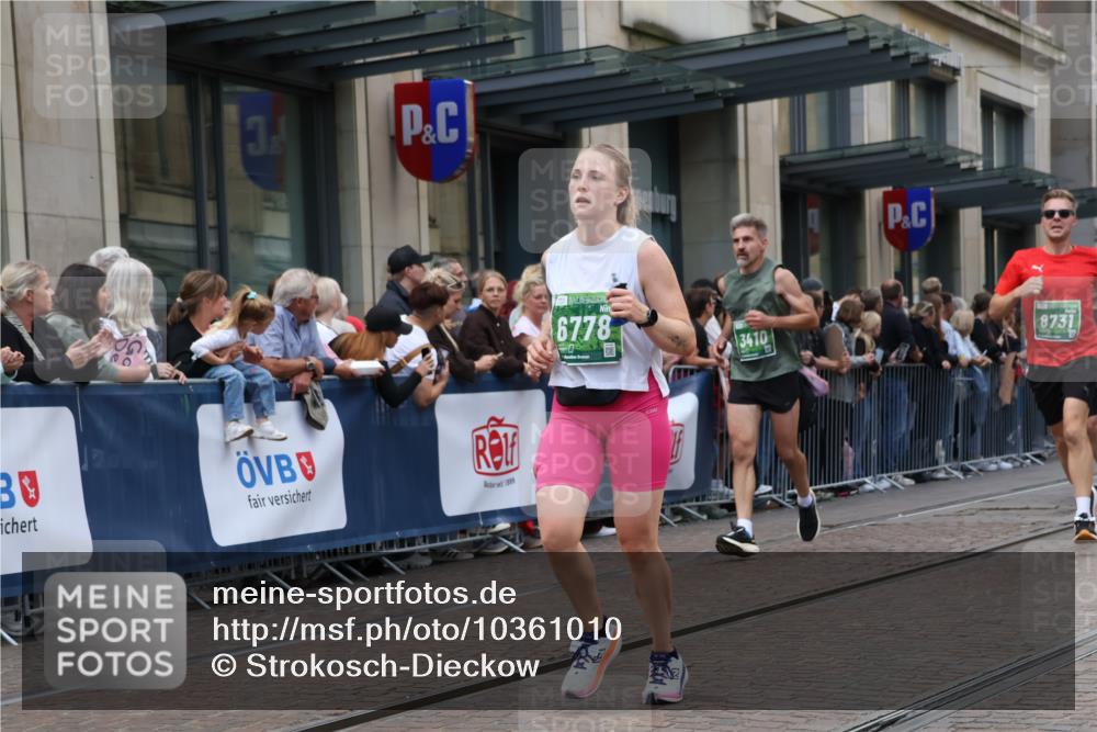 13.09.2026 - 21. swb-Marathon Bremen Strokosch-Dieckow http://msf.ph/oto/10361010 13.09.2026 13:36:00 Ziel 372, 563, 900, 1072, 1738, 1880, 2339, 2692, 2700, 2931, 2949, 3224, 3291, 3410, 3489, 3591, 4049, 4643, 4989, 5259, 5800, 6642, 6778, 6982, 7256, 7379, 7865, 8275, 8488, 8511, 8525, 8731, 8905, 8941, 9026, 9076, 9226, 9427, 9497, 9564, 9899, 13038, 13238, 318, 532, 563, 607, 1867, 2565, 3026, 3056, 3087, 3226, 3454, 3485, 3489, 3704, 3780, 3857, 4016, 4048, 5026, 5071, 5157, 5276, 5308, 5381, 5467, 5468, 5584, 5586, 5816, 6159, 6874, 7036 meine-sportfotos.de