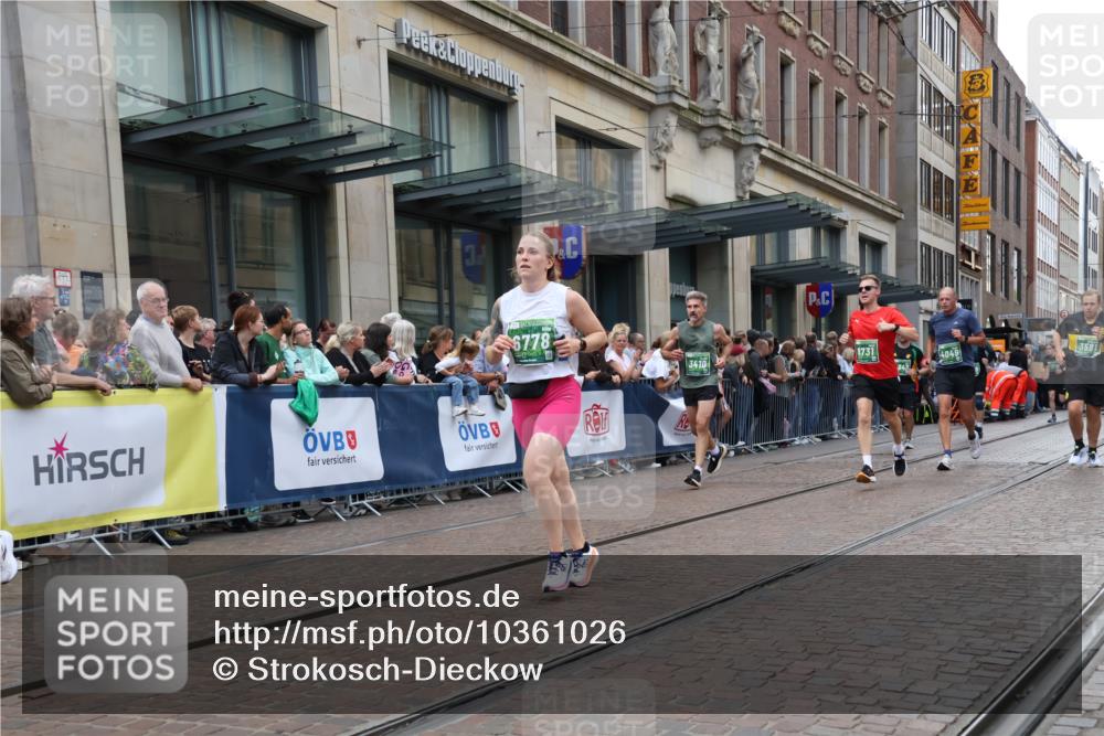 13.09.2026 - 21. swb-Marathon Bremen Strokosch-Dieckow http://msf.ph/oto/10361026 13.09.2026 13:36:00 Ziel 372, 563, 900, 1072, 1738, 1880, 2339, 2692, 2700, 2931, 2949, 3224, 3291, 3410, 3489, 3591, 4049, 4643, 4989, 5259, 5800, 6642, 6778, 6982, 7256, 7379, 7865, 8275, 8488, 8511, 8525, 8731, 8905, 8941, 9026, 9076, 9226, 9427, 9497, 9564, 9899, 13038, 13238, 318, 532, 563, 607, 1867, 2565, 3026, 3056, 3087, 3226, 3454, 3485, 3489, 3704, 3780, 3857, 4016, 4048, 5026, 5071, 5157, 5276, 5308, 5381, 5467, 5468, 5584, 5586, 5816, 6159, 6874, 7036 meine-sportfotos.de