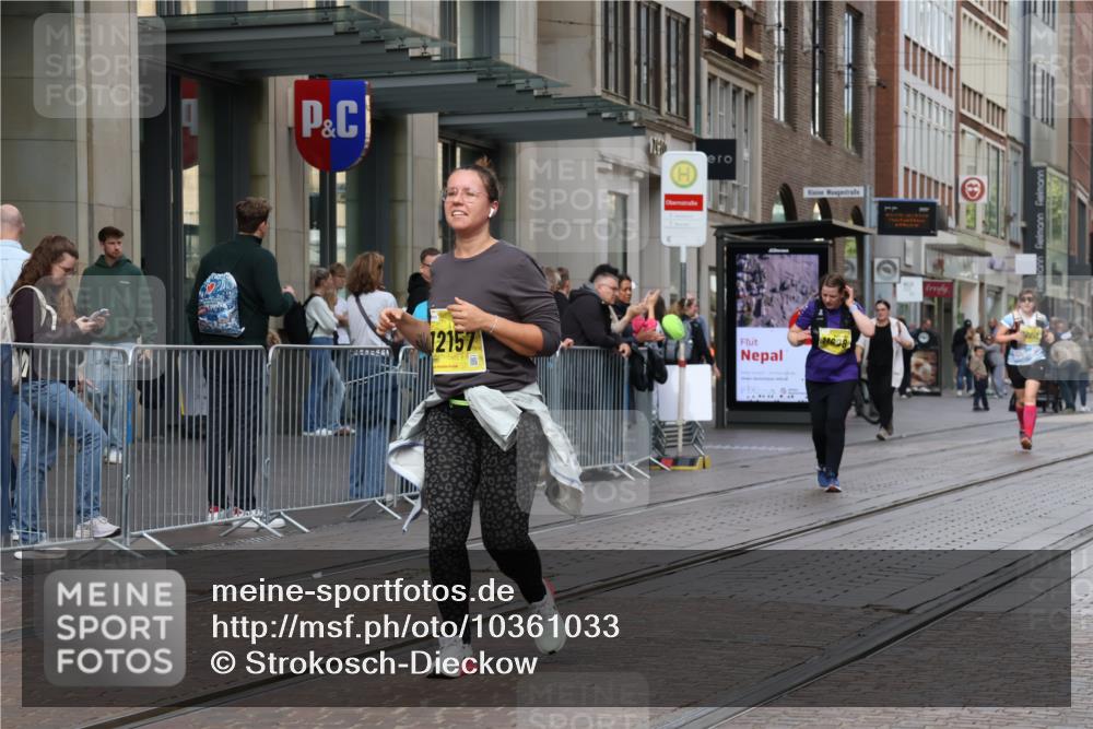 13.09.2026 - 21. swb-Marathon Bremen Strokosch-Dieckow http://msf.ph/oto/10361033 13.09.2026 11:21:42 Ziel 11639, 11698, 12157, 12211, 11104, 11262, 11821 meine-sportfotos.de