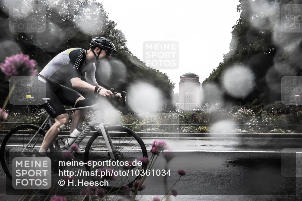 13.09.2026 - Stadtparktriathlon H.Heesch http://msf.ph/oto/10361034 13.09.2026 12:14:46 Radfahren 851, 1057 meine-sportfotos.de